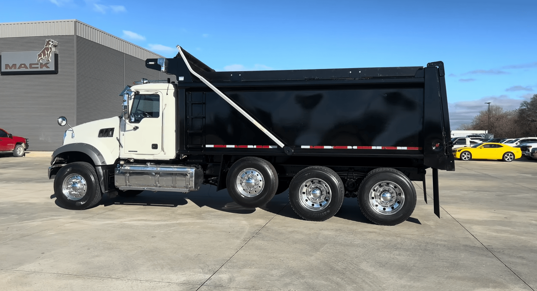 ../assets/images/gallary/sale/mack-granite-2020/MackGR64B-2020-5.png